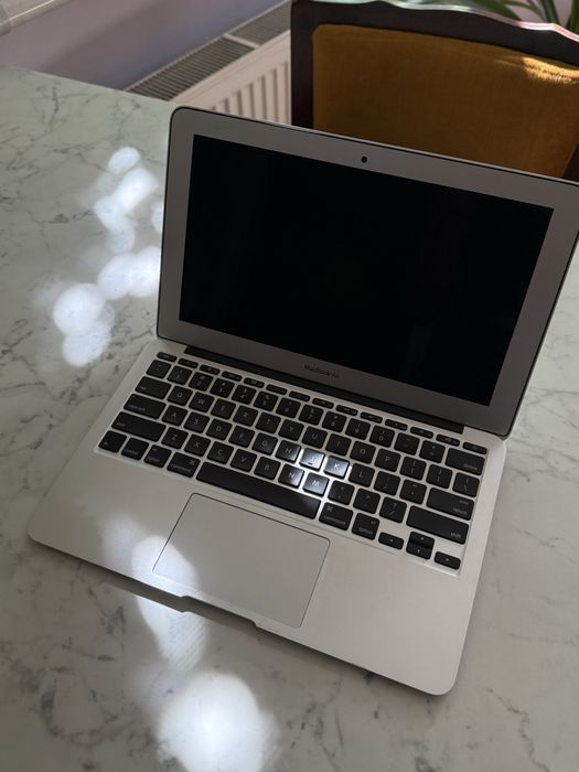 MacBook Air 11” (Mid 2012)