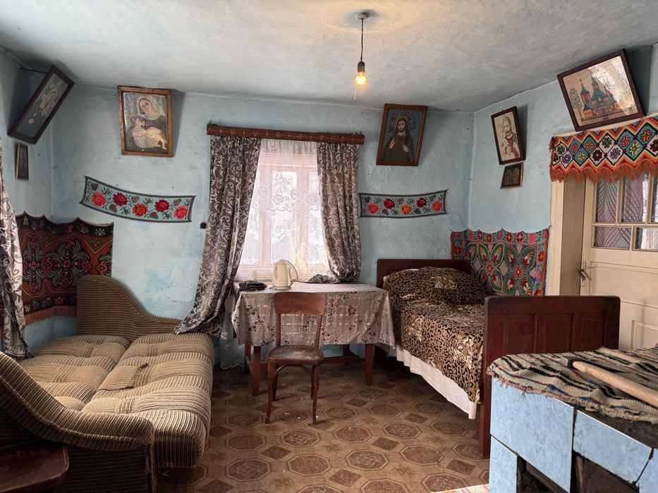 Продається будинок та 10 соток у с. Верхній Студений у карпатах