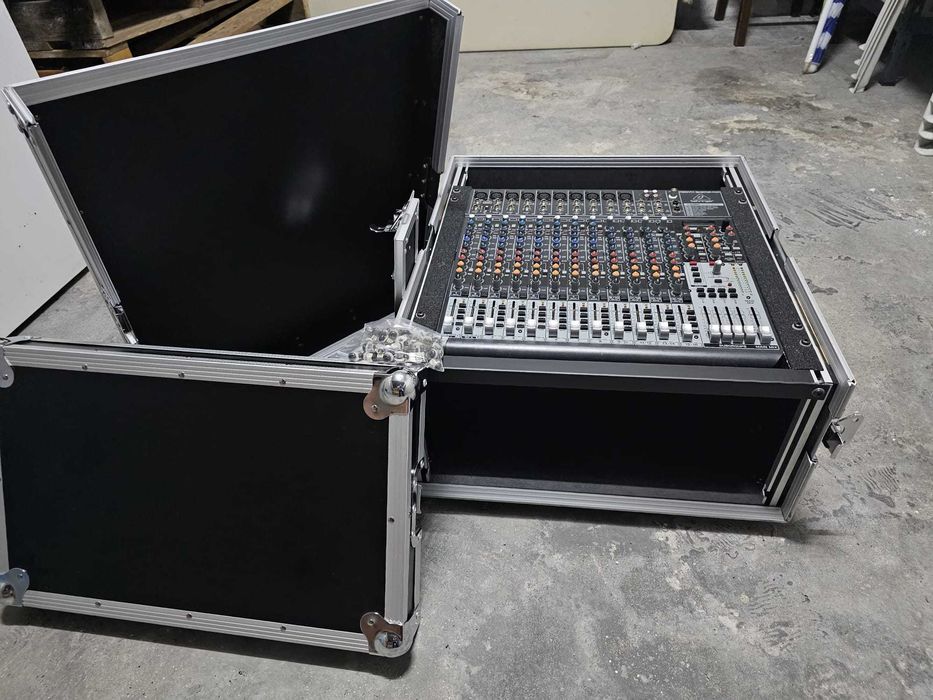 Mesa de Mistura Behringer Xenyx QX2442USB