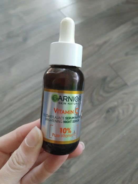 Serum rozświetlające do twarzy Garnier