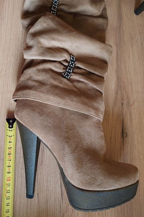 Kozaki wysokie na platformie