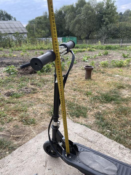 Дитячий електросамокат