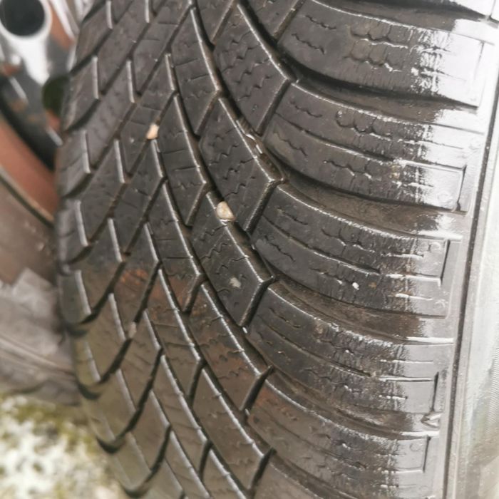 Opony plus felgi 
205x55 R16  Wielosezonowe 
Rozmiar felgi 5 x 114,3