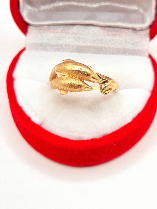 Niesamowity pierścionek "Delfiny" wykonany ze złota 585 (14K).