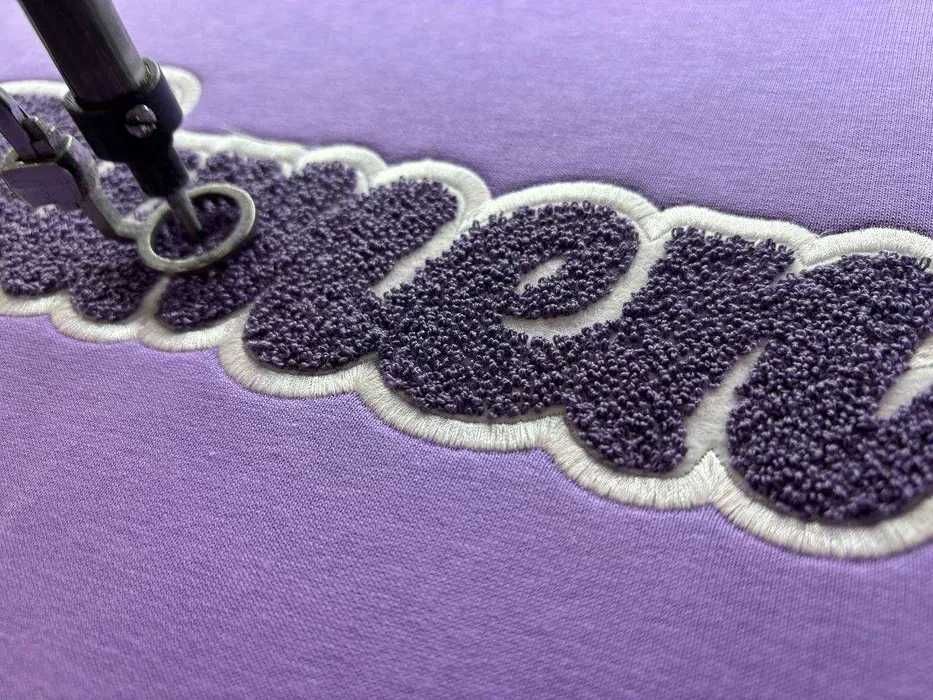 Махрова синельна вишивка на одязі