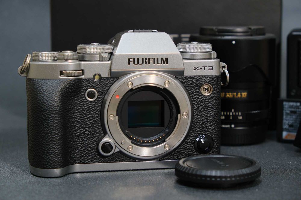 Fujifilm X-T3 Body (Silver) + Viltrox AF 33/1.4 XF