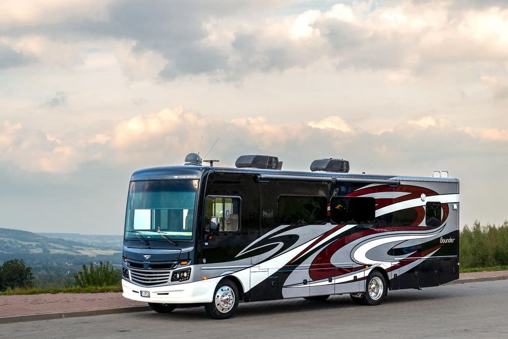 Ford BOUNDER  Kamper FORD BOUNDER 6.8km 33c v10 rok 2018