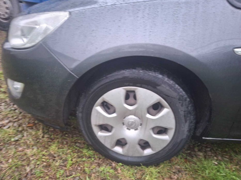 Опель Астра J 2011