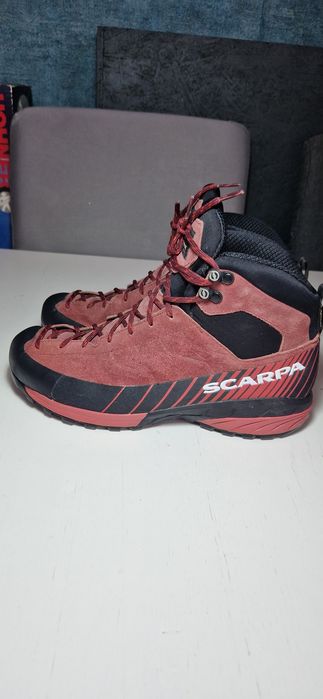 Scarpa 42.          .