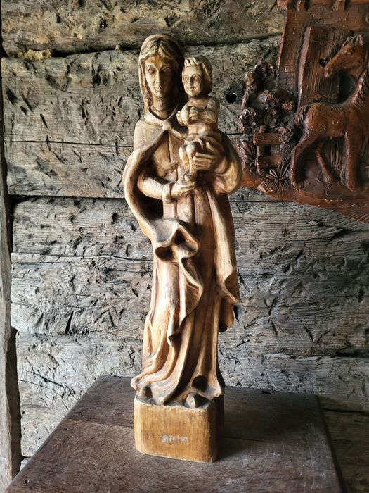 Drewniana rzeźba Maryja Matka Boża