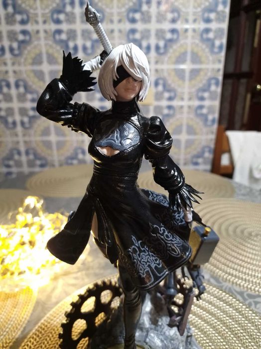 Estátua em Resina 3D  pintado a mão –  NieR: Automata (60 cm)