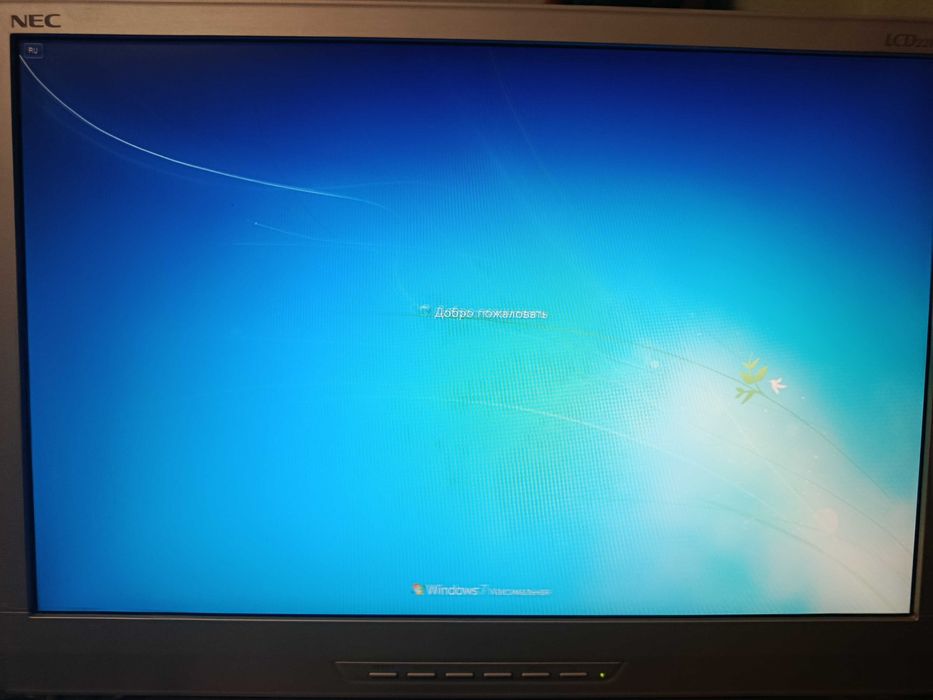 Монитор- NEC LCD22WV