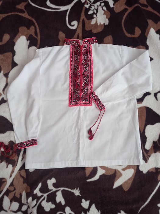 Продам хлопковую вышиванку в идеальном состоянии