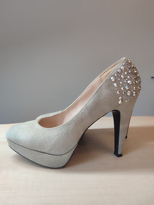 Buty na obcasie z cekinami szare