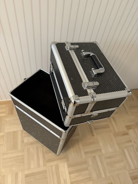 Duży kufer kuferek kosmetyczny na kółkach na kosmetyki XXL czarny