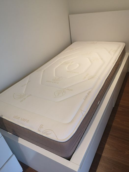 Cama solteiro IKEA malm