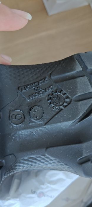 Buty zimowe  rozm 43 robocze ochronne ocieplane