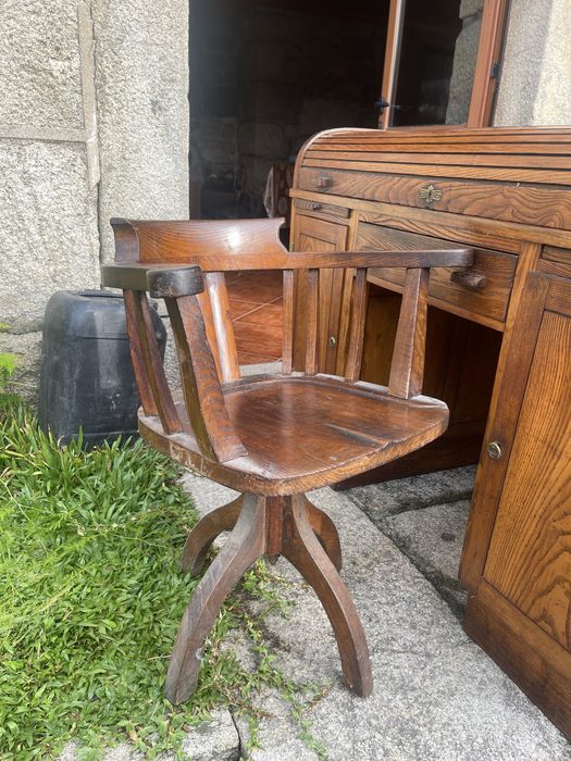 Secretaria em Madeira com Cadeira