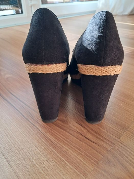 Buty na koturnie 37