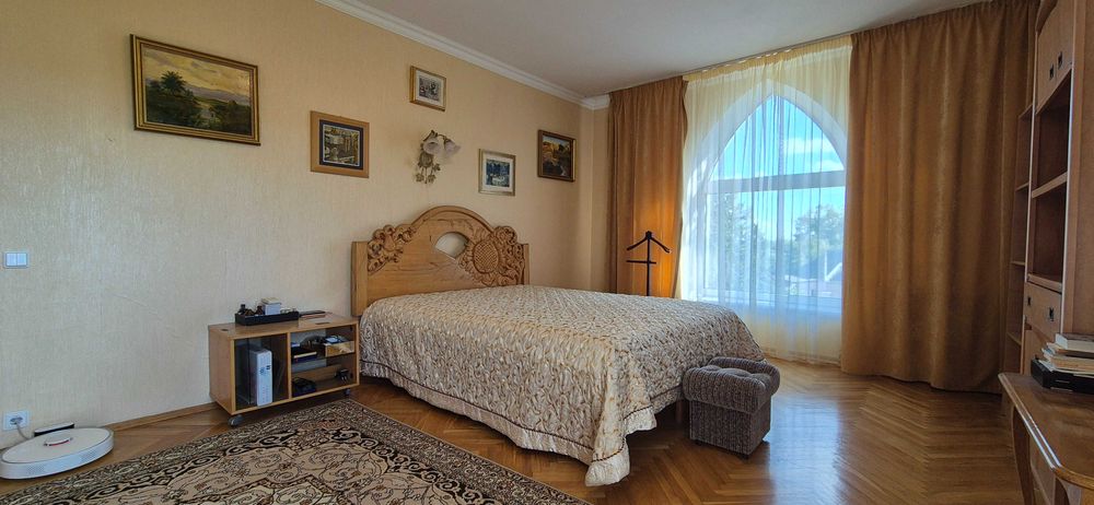 Без% Іванковичі будинок 3 поверхи 550м 25 соток