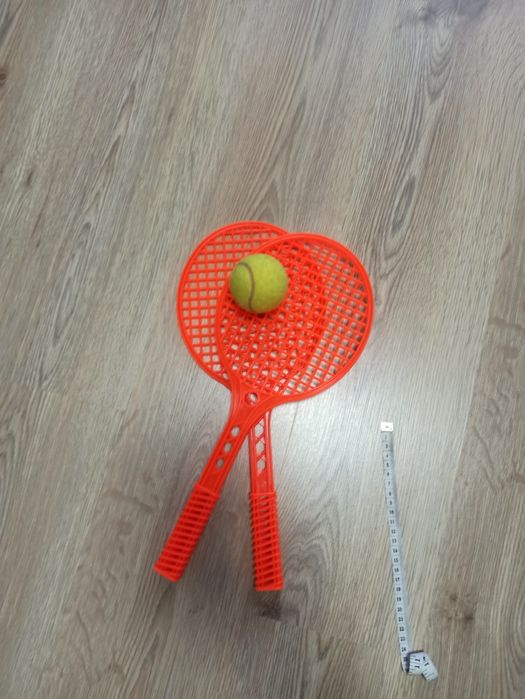 Гра в бомбінтон ракетки