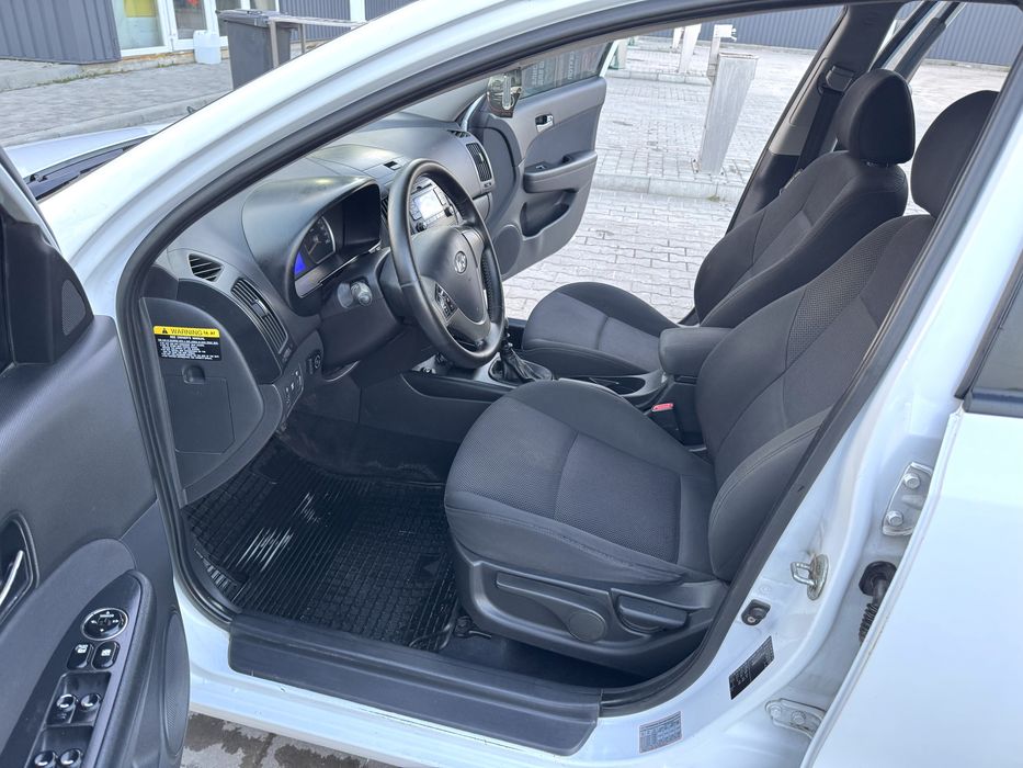 Продам хюндай i30 1.6 газ не крашен