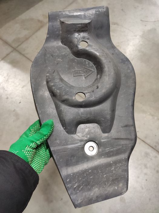 Накладка заднего рычага правого tesla model Y