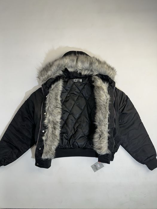 ДУТИЙ БОМБЕР С МЕХОМ дутый черный пуховик мех капишон opium archive MA