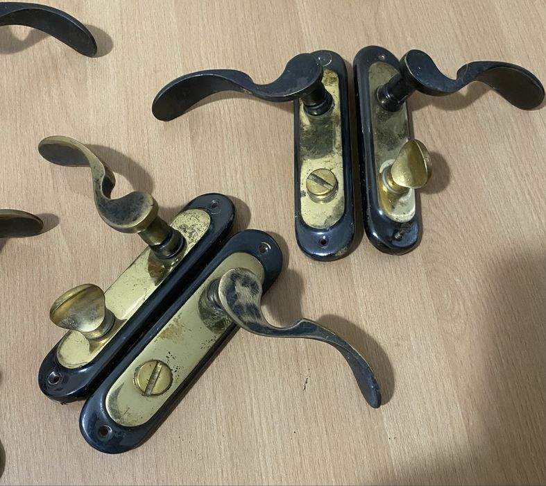 Дверные ручки для замка WC