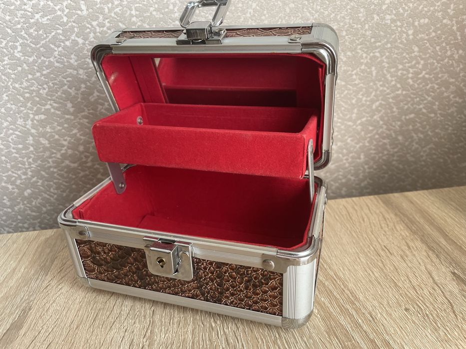 Скринька для прикрас