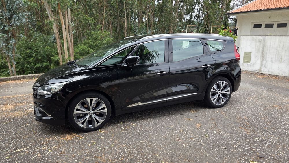Renault Grand Scenic 7 Lugares (Full Extras) – Híbrida, Familiar e com Histórico