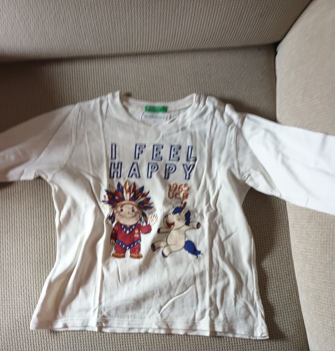 Sortido de roupas de menino