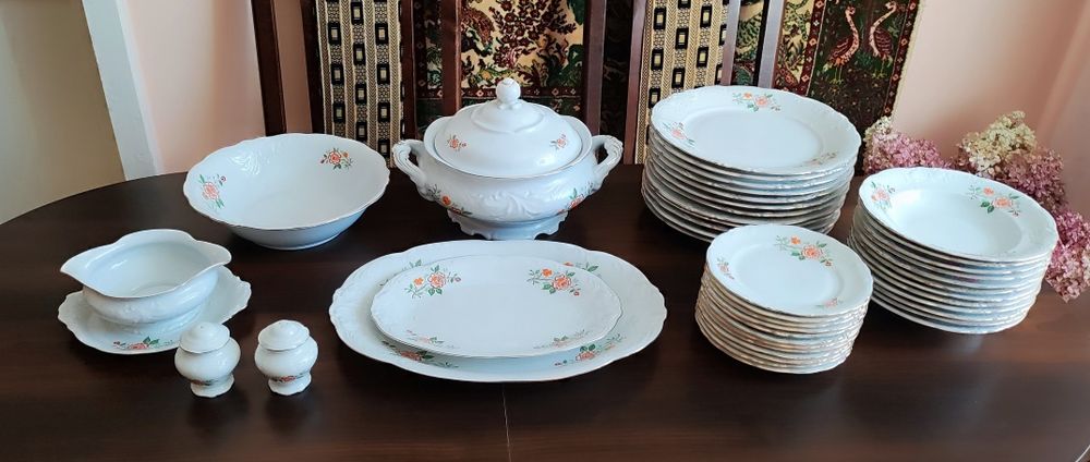 Dużu zestaw obiadowy, porcelana Wawel, lata  osiemdziesiąte PRL