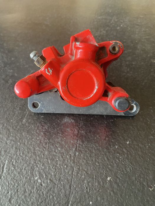 Заводской передний суппорт Yamaha Jog sa 39 zr evo ( ямаха: 1 450