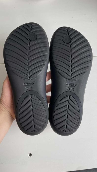 Crocs japonki serena flip black W9 39/40