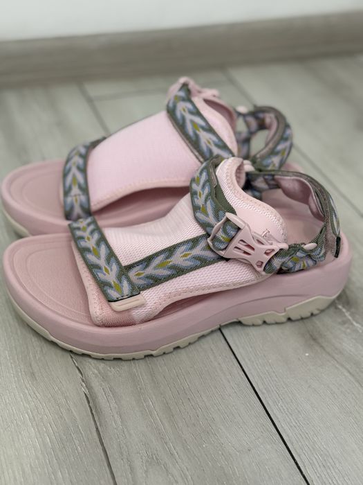 Сандалі TEVA 39,5 розм