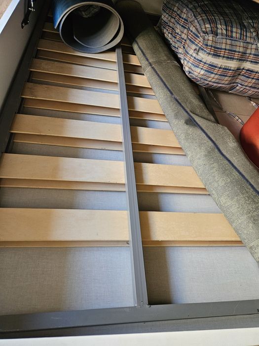 2Estrado de ripas 90cm *200. Com pespés