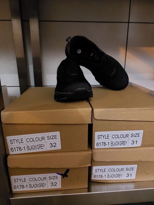 Tenis de criança novos para revenda