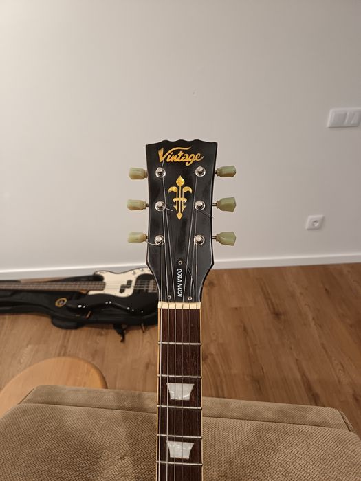 Guitarra Vintage v 100