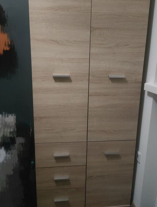 Szafa z szufladami i szafką