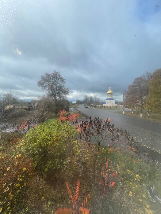 3-Кімнатна квартира в місті Буринь , біля автовокзалу , з гаражем !