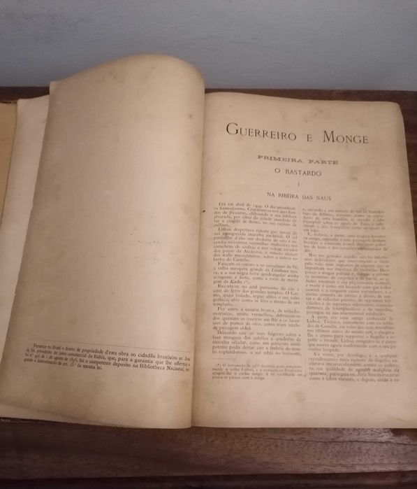 Livro " Guerreiro e Monge" de Campos Júnior datado 1901