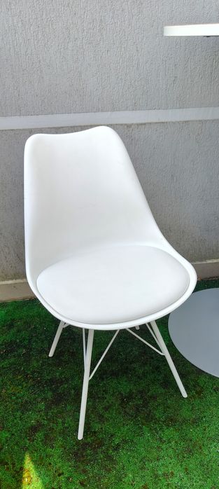 Krzesła ogrodowe, balkonowe, białe, metalowe z oparciem i poduszką