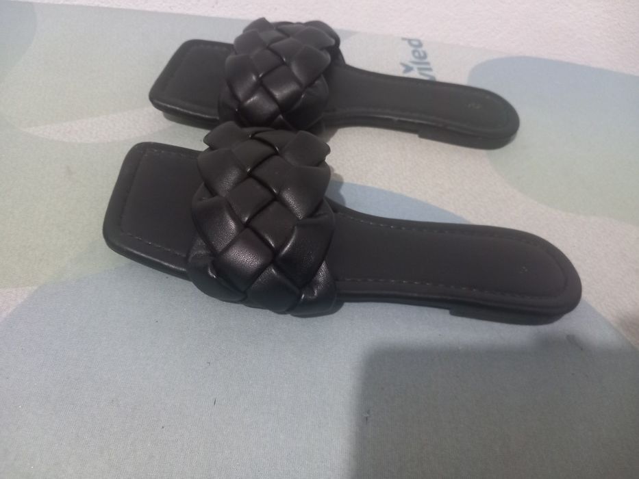Chinelas  pretas n38