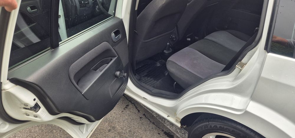 Продам Ford 1.4.