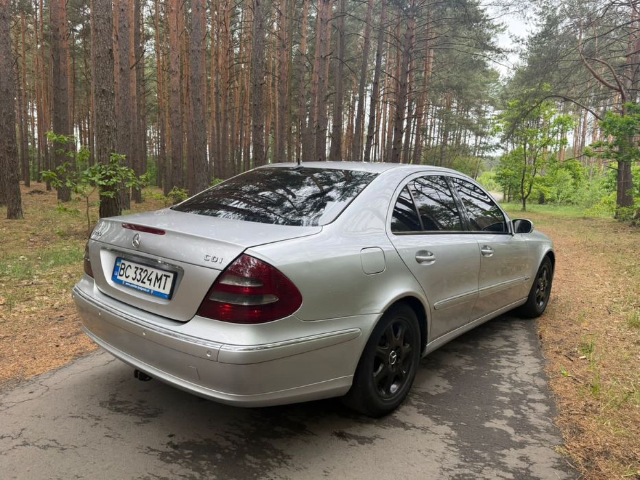 Mercedes - Benz-  E 220 Автомат