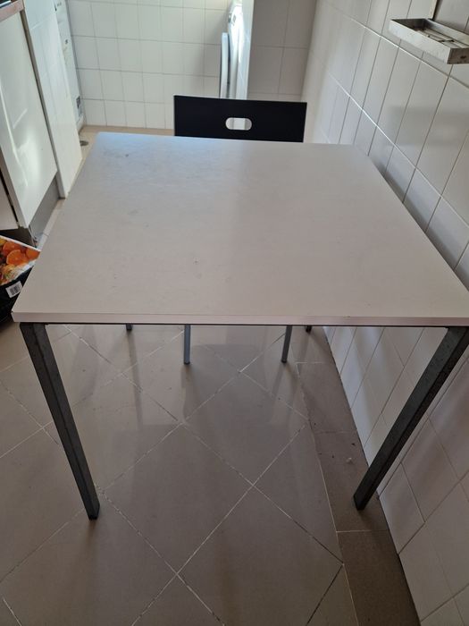 Mesa de cozinha  quadrada