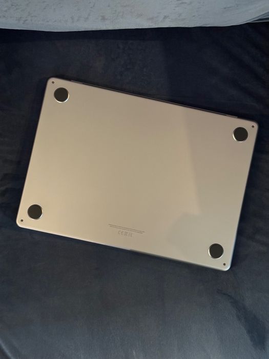MacBook Air M2 13" / 16 GB / 256 GB