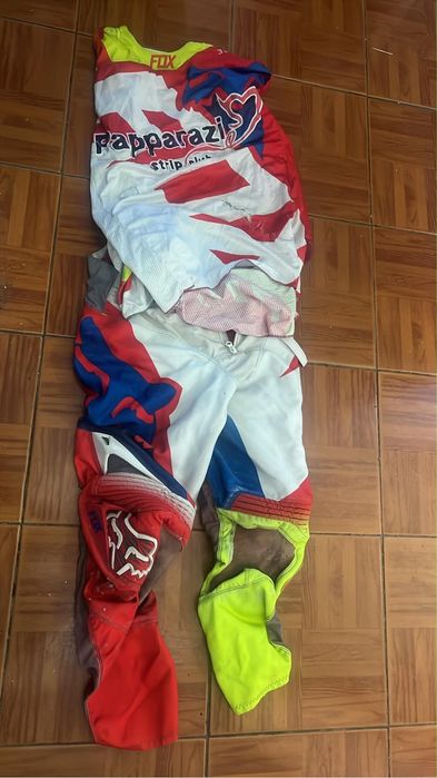 Fato e joalheiras motocross