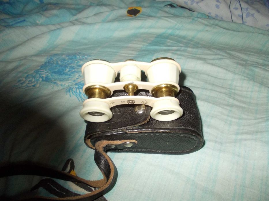 Бинокль театральный в хорошем состоянии,линзы без царапин.СССР.
